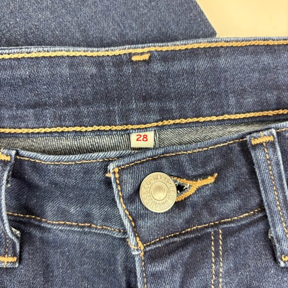 Levis Cropped Denim Jeans Womens Size 28 Blue Tapered Leg Mid Rise Cuffed Hem - Picture 6 of 9